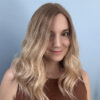 Volumateur capillaire blond beige légèrement ombré pour alopécie androgénétique ou cheveux fins.