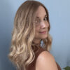 Volumateur capillaire blond beige légèrement ombré pour alopécie androgénétique ou cheveux fins.
