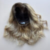 Perruque en lace blond polaire cendrée, idéale pour alopécie avancée, pelade ou alopécie totale.