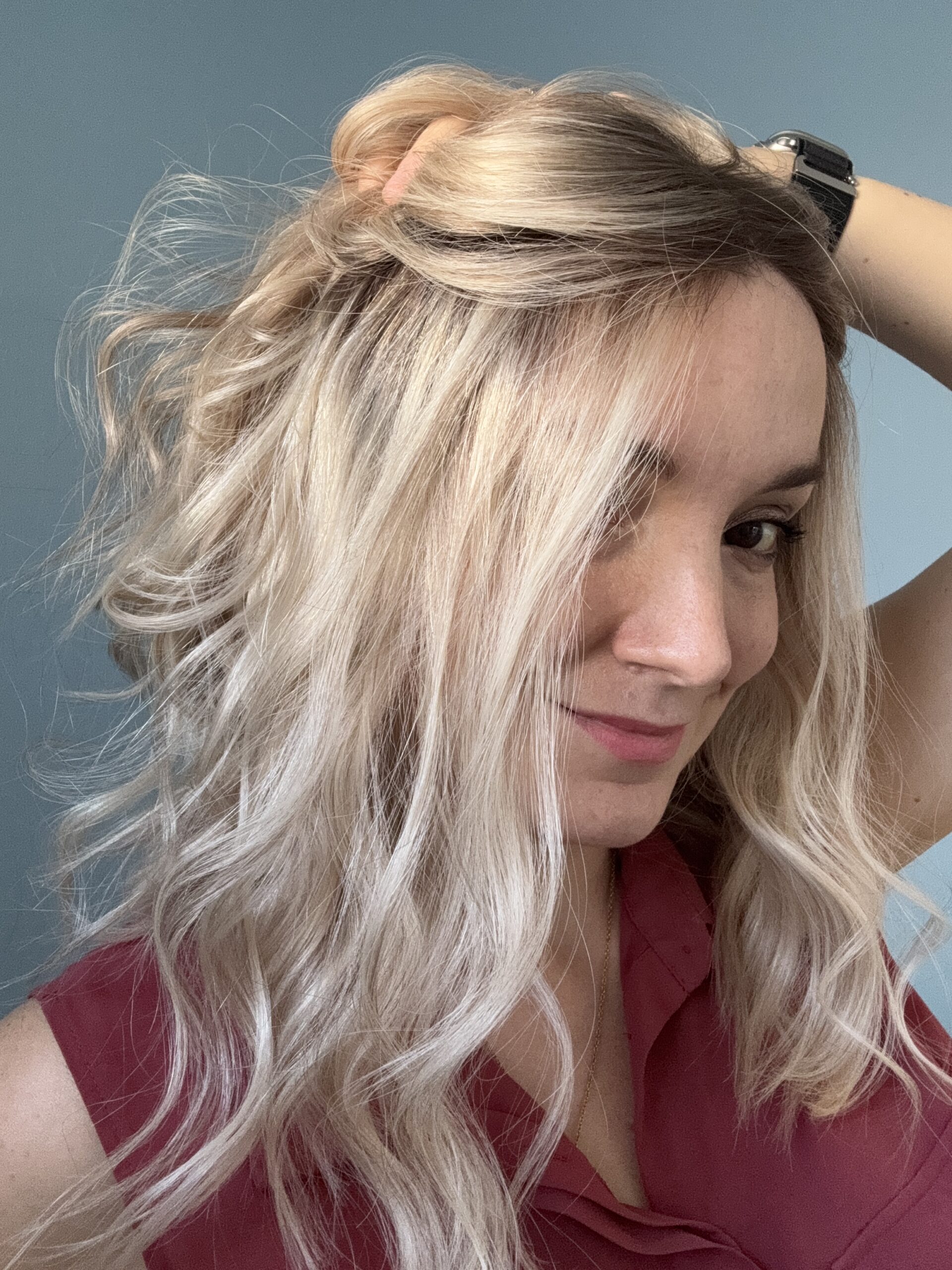 Perruque en lace blond polaire cendrée, idéale pour alopécie avancée, pelade ou alopécie totale.