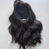 Volumateur capillaire en cheveux naturels châtains foncés. Idéal pour alopécie, cheveux fins ou clairsemés. Solution chute de cheveux.