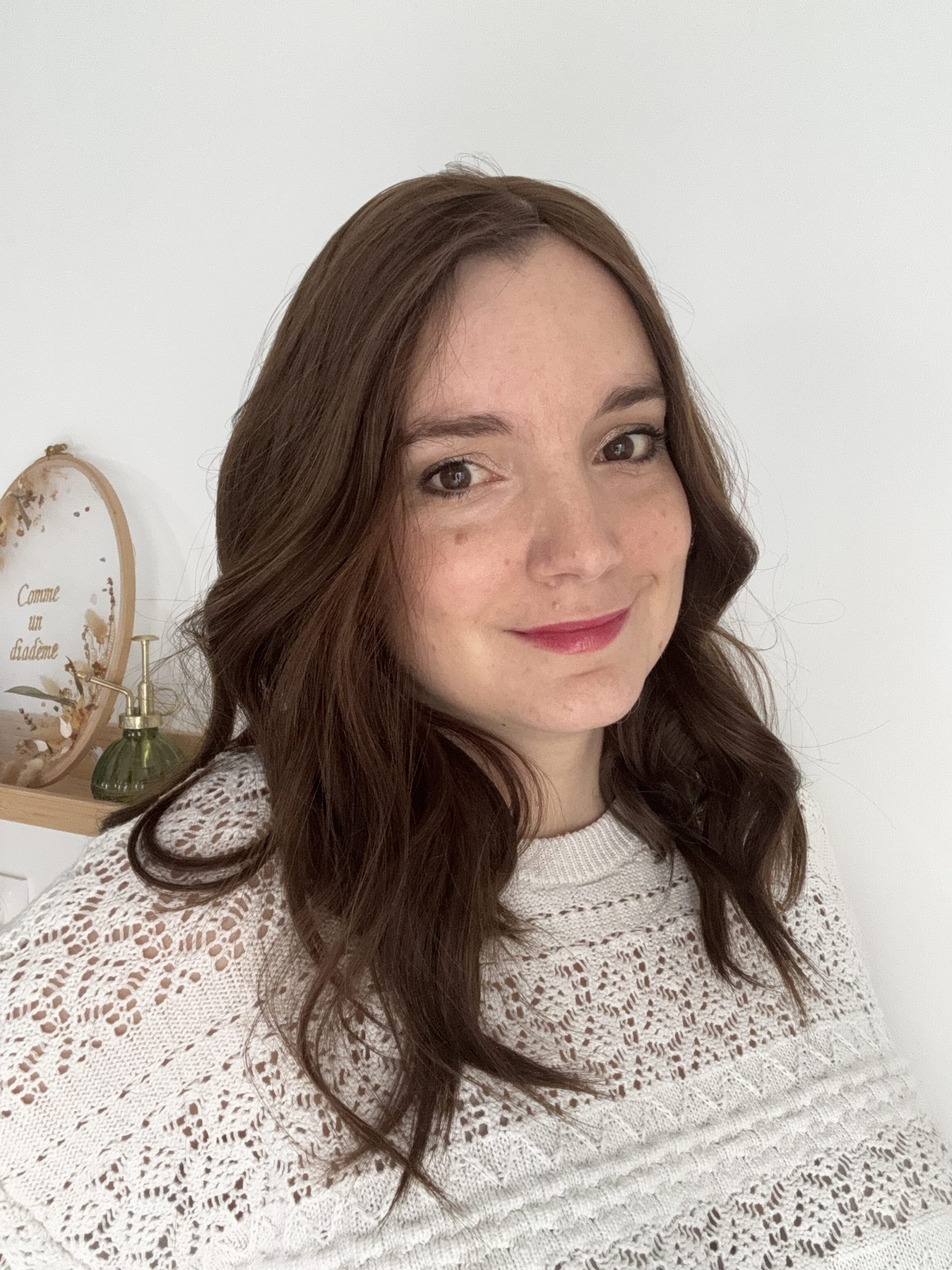 Haarteil in hellbraun für androgenetische Alopezie, Haarausfall oder feines und lichtes Haar. Lösung gegen Haarausfall.