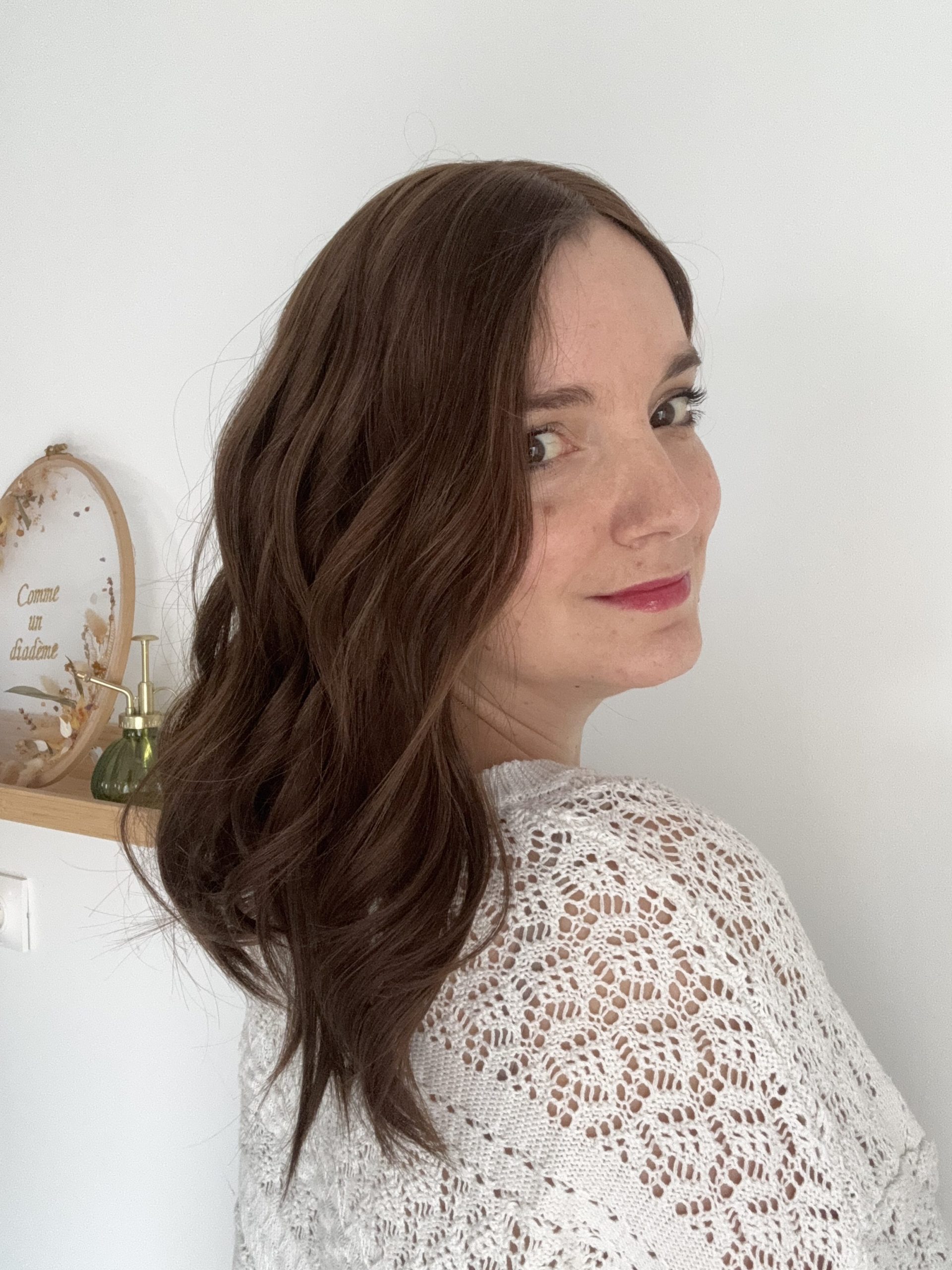 Haarteil in hellbraun für androgenetische Alopezie, Haarausfall oder feines und lichtes Haar. Lösung gegen Haarausfall.