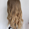 Volumateur capillaire blond beige légèrement ombré pour alopécie androgénétique ou cheveux fins.