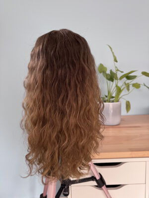 Volumateur capillaire en cheveux naturels brésiliens bouclés pour alopécie androgénétique, cheveux fins et clairsemés.