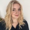 Perruque haut de gamme blonde avec frange pour alopécie, perte de cheveux, cheveux fins et clairsemés. Solution chute de cheveux.