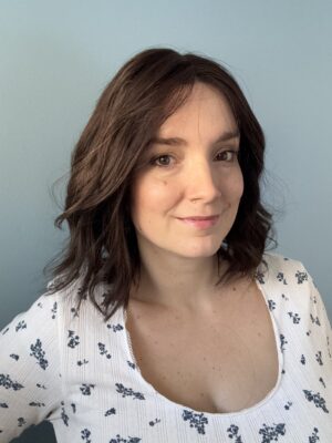 Perruque lace wig haut de gamme en cheveux naturels châtain foncé. Solution pour alopécie, perte de cheveux et chute de cheveux.