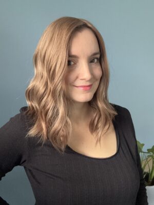 Volumateur capillaire en cheveux naturels blonds clair cendré pour chute de cheveux, cheveux fins et clairsemés et alopécie. Solution alopécie.