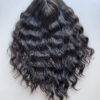 Volumateur capillaire chatain foncé bouclé en cheveux naturels. Idéale pour alopécie, cheveux fins et clairsemés ou manque de densité.