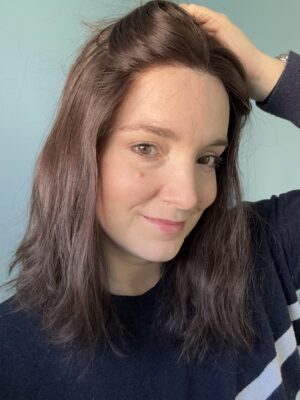 Perruque Kate en cheveux naturels slaves pour alopécie androgénétique, pelade ou alopécie totale.