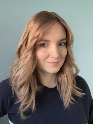 Volumateur capillaire Ana en cheveux naturels pour alopécie androgénétique, chute de cheveux ou cheveux fins et clairsemés.