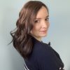 Volumateur capillaire chatain clair cendré en cheveux naturels. Pour alopécie androgénétique, cheveux fins ou clairsemés.