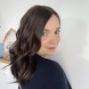 Volumateur capillaire chatain clair cendré en cheveux naturels. Pour alopécie androgénétique, cheveux fins ou clairsemés.