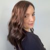 Volumateur capillaire chatain clair cendré en cheveux naturels. Pour alopécie androgénétique, cheveux fins ou clairsemés.