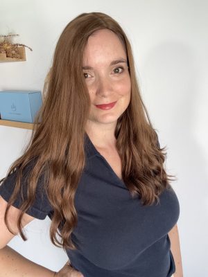 Volumateur capillaire blond foncé doré en cheveux brésiliens naturels. Solution pour chute de cheveux.