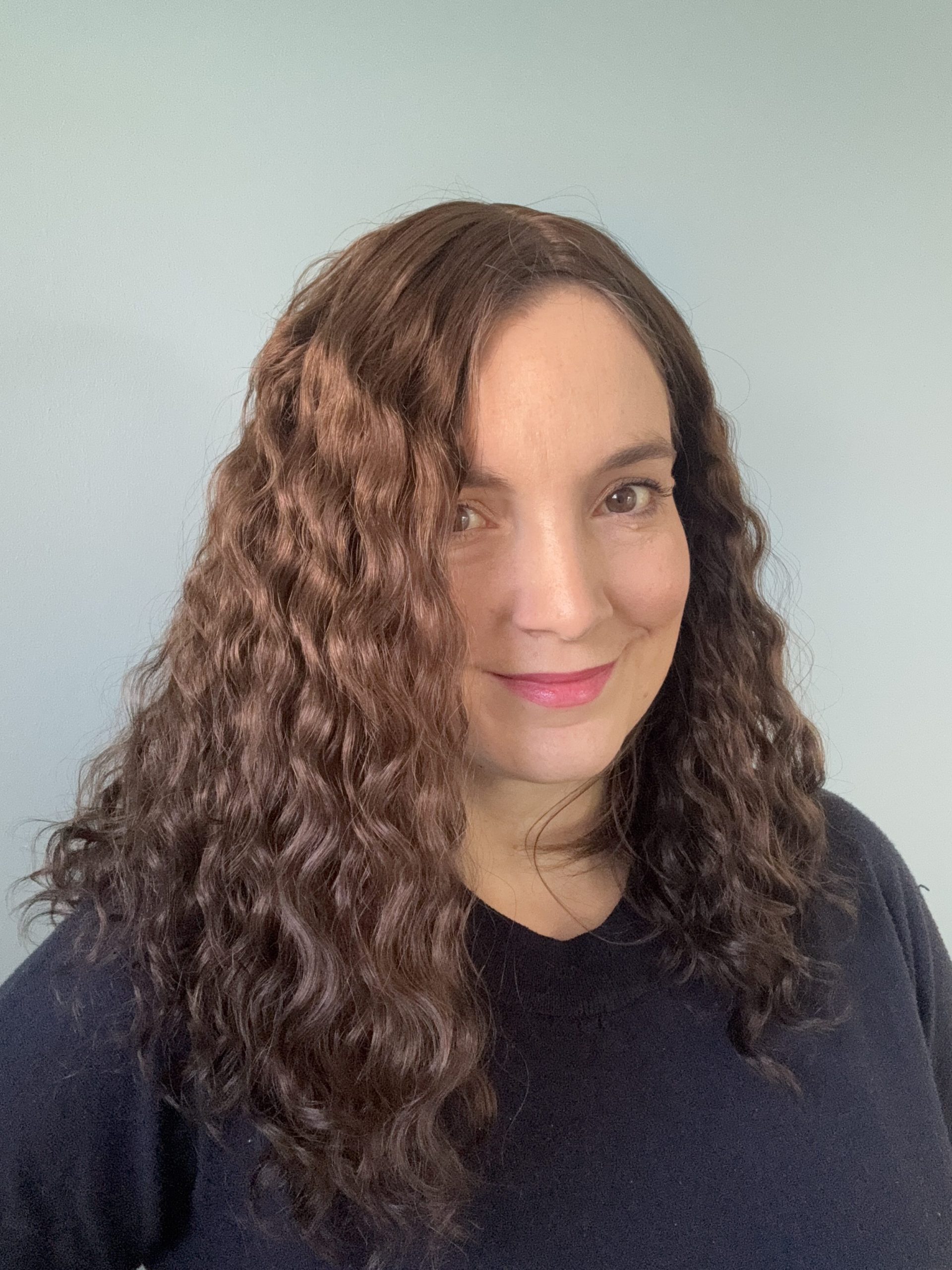 Toupet castano chiaro cenere riccio in capelli naturali. Per alopecia androgenetica, capelli fini o diradati.