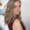 Volumateur capillaire blond clair méchés en cheveux naturels. Solution pour alopécie, chute de cheveux, perte de cheveux, cheveux fins ou clairsemés.