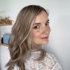 Volumateur capillaire blond clair méchés en cheveux naturels. Solution pour alopécie, chute de cheveux, perte de cheveux, cheveux fins ou clairsemés.