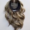 Volumateur capillaire blond clair méchés en cheveux naturels. Solution pour alopécie, chute de cheveux, perte de cheveux, cheveux fins ou clairsemés.