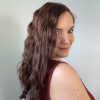 Volumateur capillaire chatain foncé chocolat avec de légères mèches, en cheveux naturels brésiliens. Solution chute de cheveux, perte de cheveux, cheveux fins ou clairsemés.