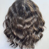 Volumateur capillaire chatain foncé chocolat avec de légères mèches, en cheveux naturels brésiliens. Solution chute de cheveux, perte de cheveux, cheveux fins ou clairsemés.