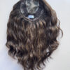 Volumateur capillaire chatain foncé chocolat avec de légères mèches, en cheveux naturels brésiliens. Solution chute de cheveux, perte de cheveux, cheveux fins ou clairsemés.