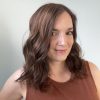 Volumateur capillaire Dakota en cheveux naturels brésilien châtain clair cendrés illuminés de légers reflets dorés. Idéal pour cheveux fins, alopécie androgénétique ou cheveux clairsemés.