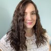 Volumateur capillaire chatain foncé chocolat avec de légères mèches, en cheveux naturels brésiliens. Solution chute de cheveux, perte de cheveux, cheveux fins ou clairsemés.