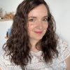 Volumateur capillaire chatain foncé chocolat avec de légères mèches, en cheveux naturels brésiliens. Solution chute de cheveux, perte de cheveux, cheveux fins ou clairsemés.