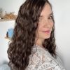 Volumateur capillaire chatain foncé chocolat avec de légères mèches, en cheveux naturels brésiliens. Solution chute de cheveux, perte de cheveux, cheveux fins ou clairsemés.