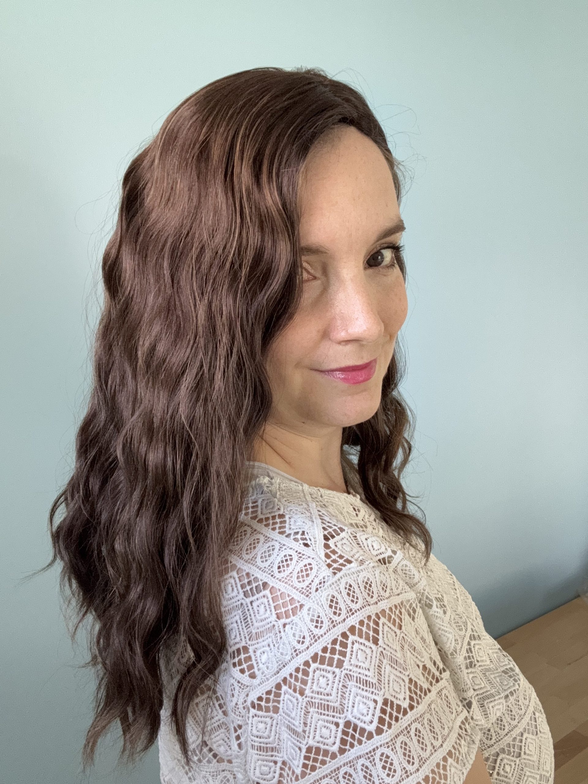 Haartopper donkerbruin chocolade met lichte highlights, in natuurlijk Braziliaans haar. Oplossing voor haaruitval, haarverlies, fijn of dun haar.