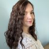 Volumateur capillaire chatain foncé chocolat avec de légères mèches, en cheveux naturels brésiliens. Solution chute de cheveux, perte de cheveux, cheveux fins ou clairsemés.
