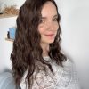 Volumateur capillaire chatain foncé chocolat avec de légères mèches, en cheveux naturels brésiliens. Solution chute de cheveux, perte de cheveux, cheveux fins ou clairsemés.