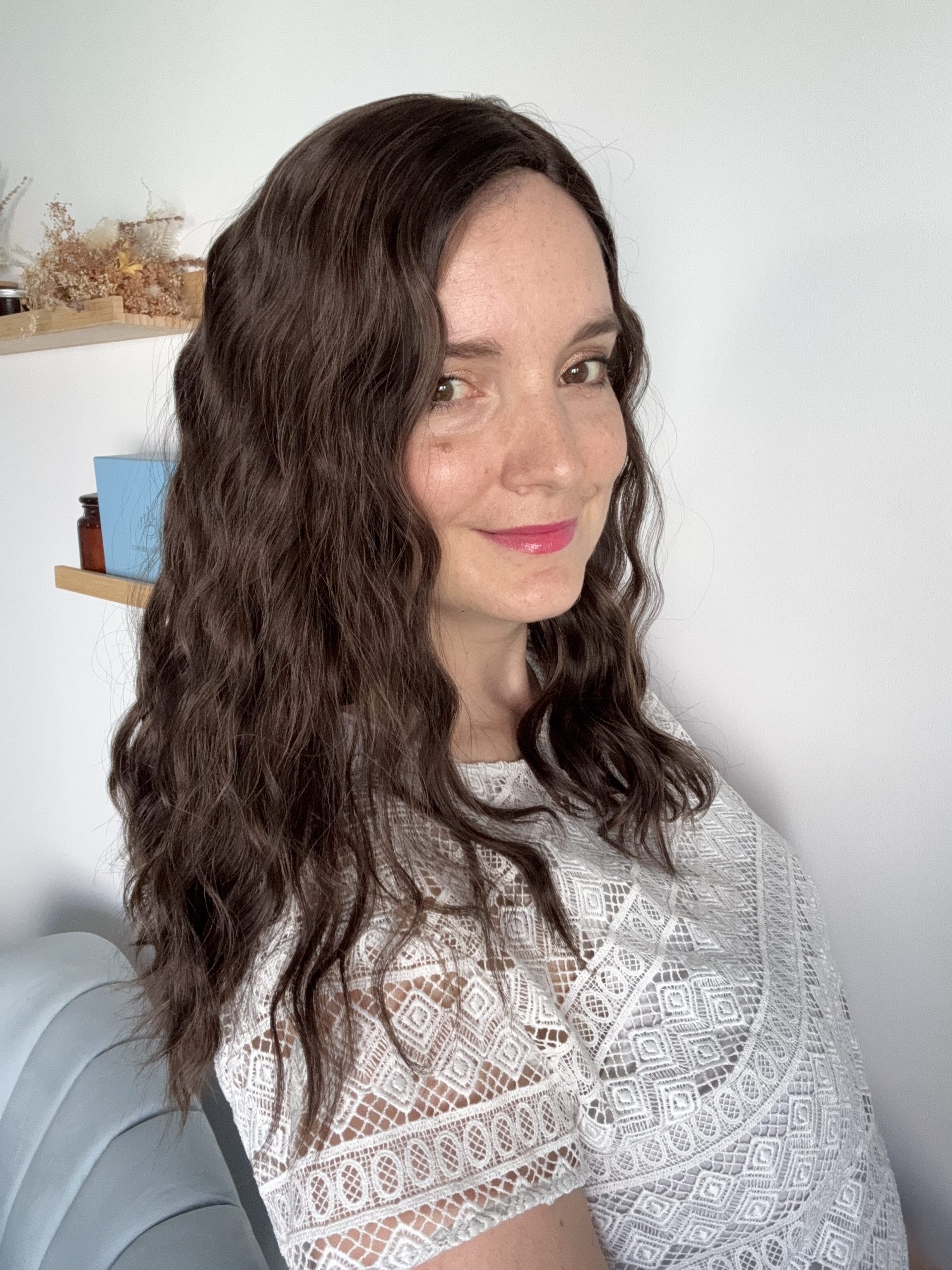 Haartopper donkerbruin chocolade met lichte highlights, in natuurlijk Braziliaans haar. Oplossing voor haaruitval, haarverlies, fijn of dun haar.