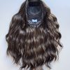 Volumateur capillaire chatain foncé chocolat avec de légères mèches, en cheveux naturels brésiliens. Solution chute de cheveux, perte de cheveux, cheveux fins ou clairsemés.