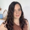 Volumateur capillaire Katie chatain foncé ondulé pour alopécie, cheveux fins et clairsemés. Solution perte de cheveux.