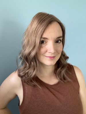 Volumateur capillaire en cheveux naturels blonds clair cendré pour chute de cheveux, cheveux fins et clairsemés et alopécie. Solution alopécie.
