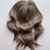 Volumateur capillaire en cheveux naturels blonds clair cendré pour chute de cheveux, cheveux fins et clairsemés et alopécie. Solution alopécie.