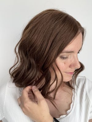 Volumateur châtain clair pour alopécie androgénétique, chute de cheveux ou cheveux fins et clairsemés. Solution chute de cheveux.