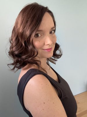 Volumateur capillaire Katie chatain foncé pour alopécie, cheveux fins et clairsemés. Solution perte de cheveux.